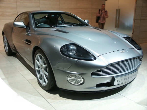 Aston Martin Vanquish V12